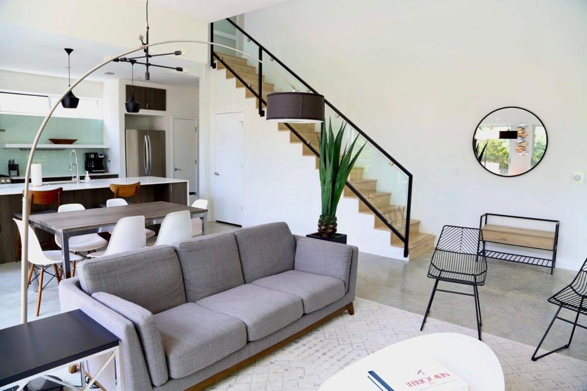 Stunning Modern Home W Pool & Hot Tub In Dt Austin Exterior photo